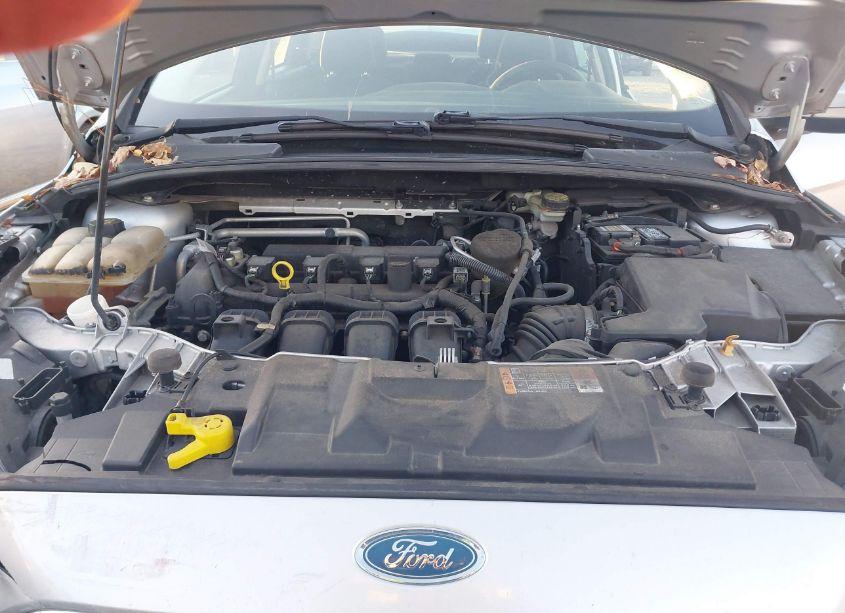 Photo 10 of 2016 Ford Focus SE (VIN 1FADP3F22GL318126)
