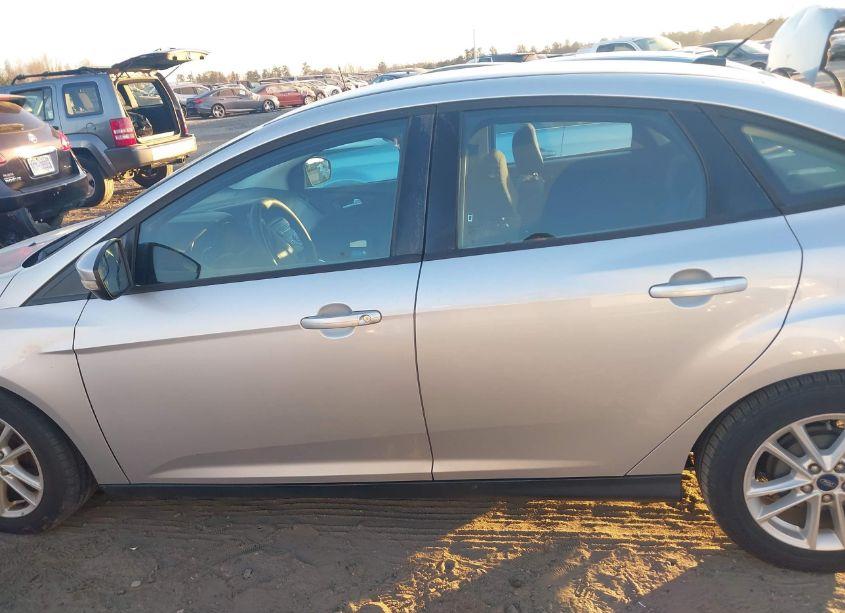 Photo 14 of 2016 Ford Focus SE (VIN 1FADP3F22GL318126)