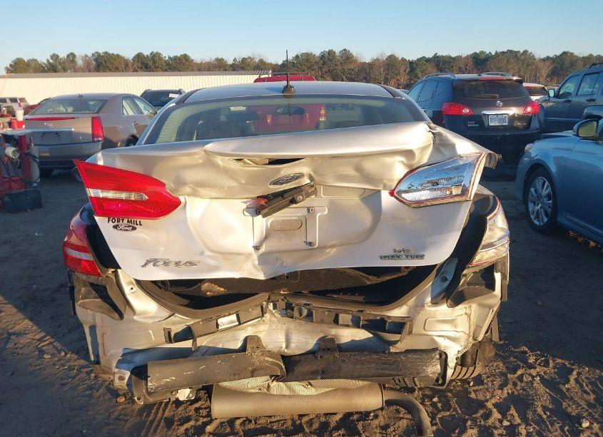 Photo 16 of 2016 Ford Focus SE (VIN 1FADP3F22GL318126)