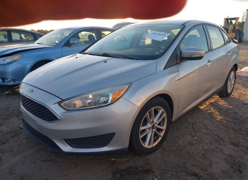 Photo 2 of 2016 Ford Focus SE (VIN 1FADP3F22GL318126)