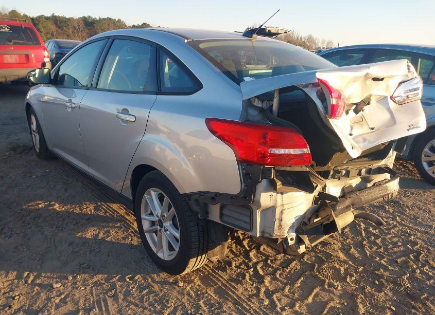 Photo 3 of 2016 Ford Focus SE (VIN 1FADP3F22GL318126)
