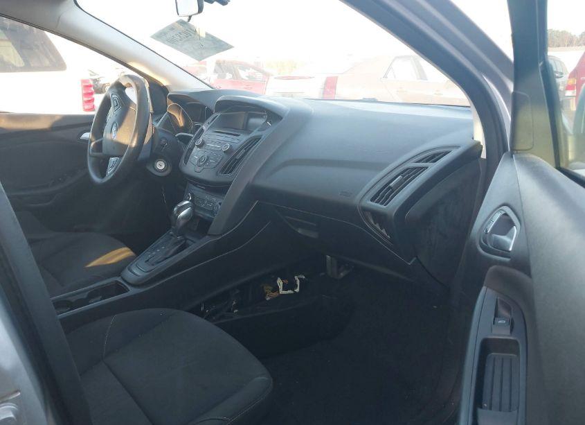 Photo 5 of 2016 Ford Focus SE (VIN 1FADP3F22GL318126)