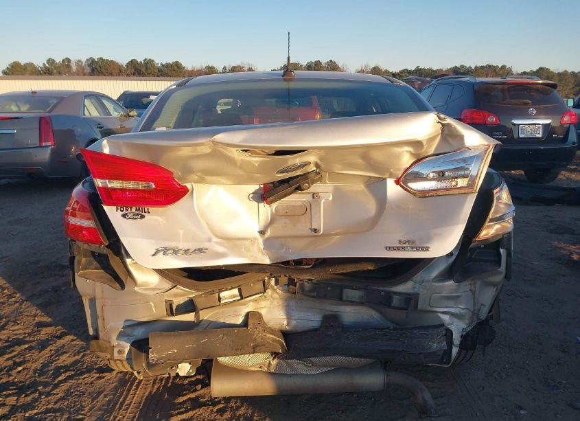 Photo 6 of 2016 Ford Focus SE (VIN 1FADP3F22GL318126)