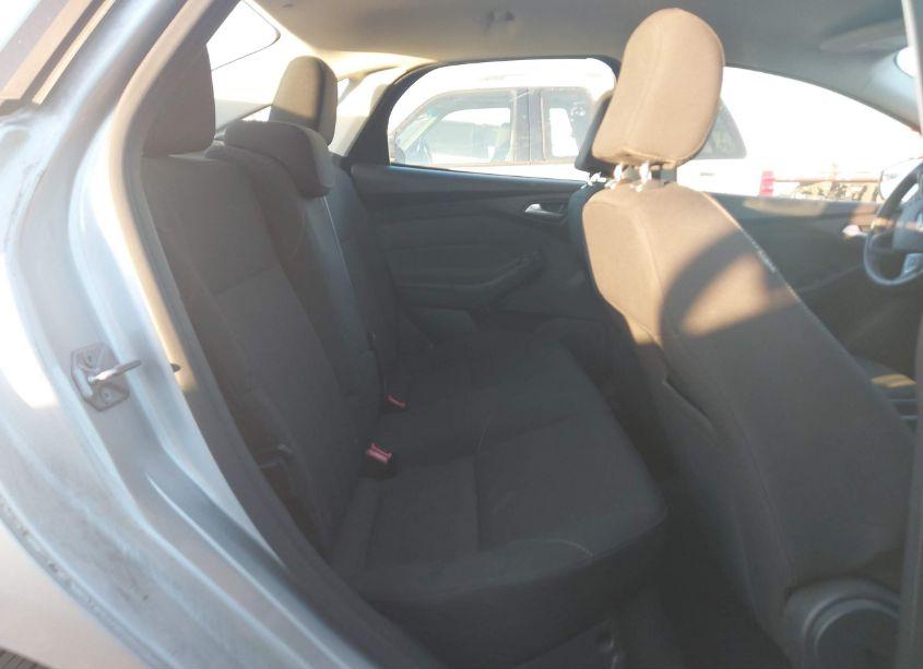 Photo 8 of 2016 Ford Focus SE (VIN 1FADP3F22GL318126)