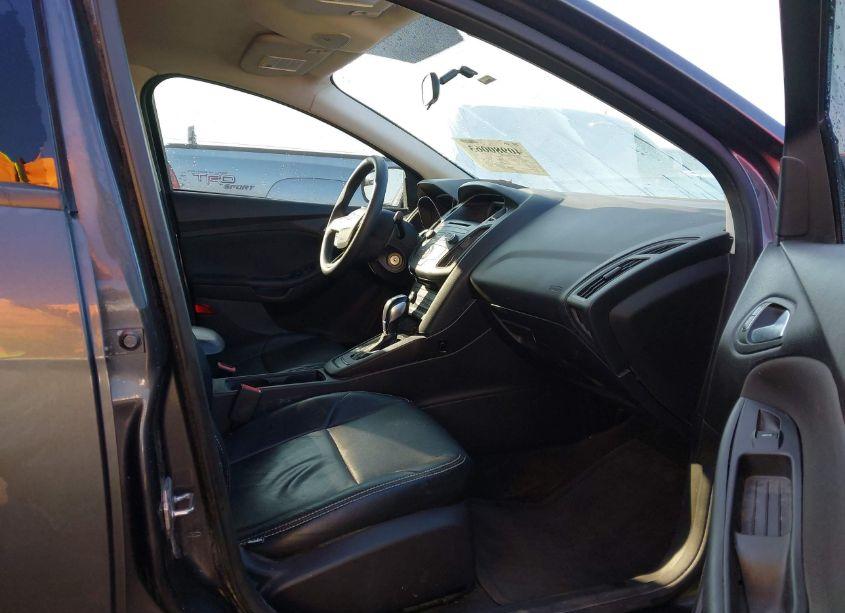 Photo 5 of 2016 Ford Focus SE (VIN 1FADP3F22GL319017)