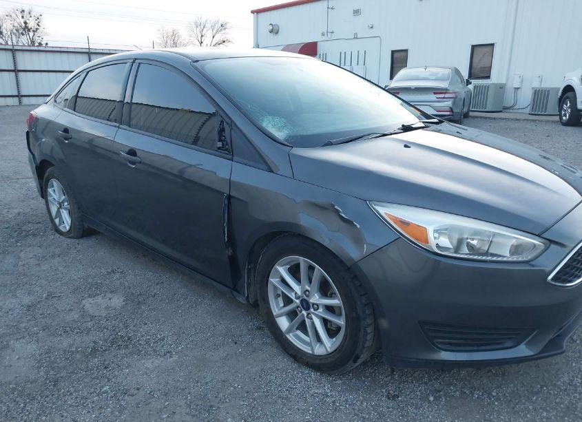 Photo 6 of 2016 Ford Focus SE (VIN 1FADP3F22GL319017)