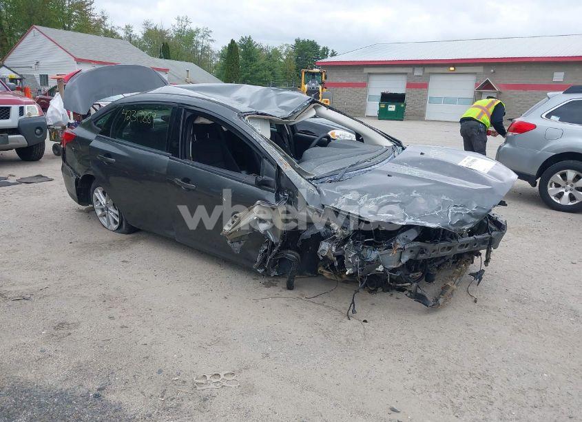 2016 Ford Focus SE (VIN 1FADP3F22GL327604) main photo