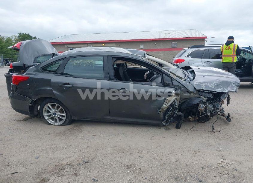 Photo 13 of 2016 Ford Focus SE (VIN 1FADP3F22GL327604)