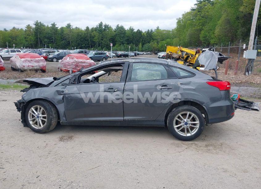 Photo 14 of 2016 Ford Focus SE (VIN 1FADP3F22GL327604)