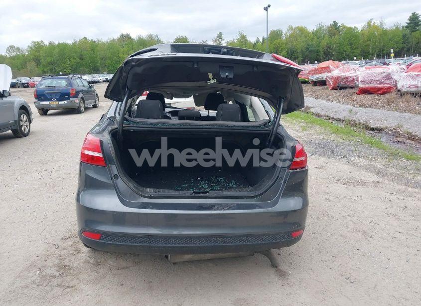 Photo 16 of 2016 Ford Focus SE (VIN 1FADP3F22GL327604)