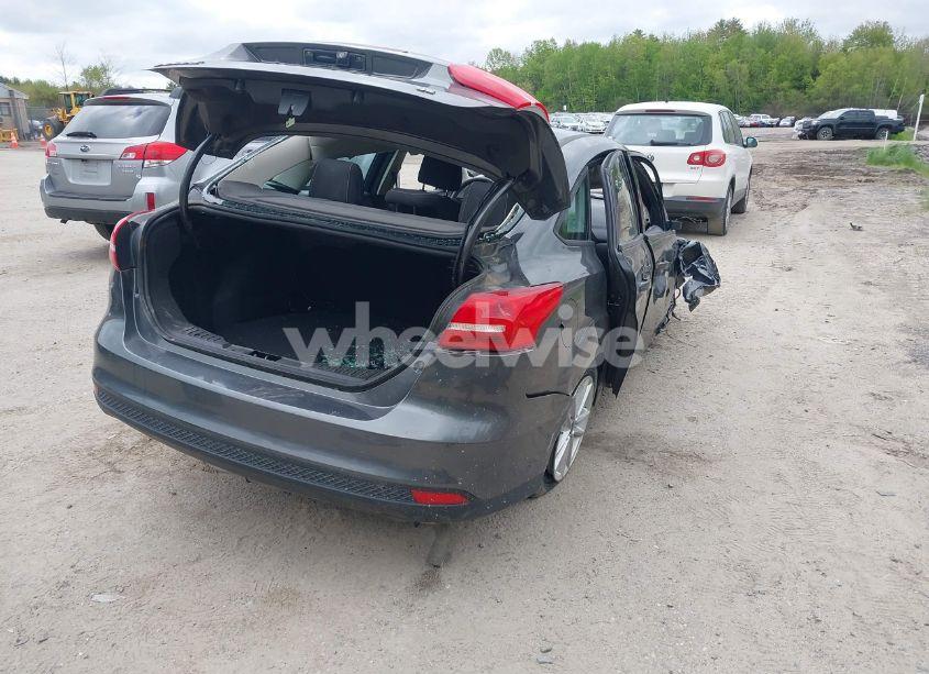 Photo 4 of 2016 Ford Focus SE (VIN 1FADP3F22GL327604)