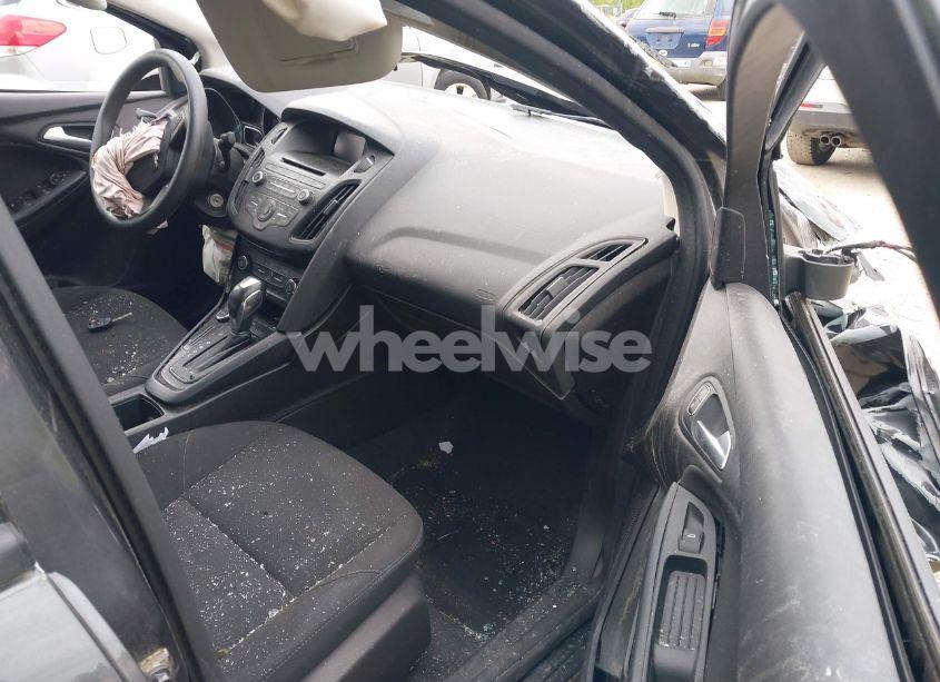 Photo 5 of 2016 Ford Focus SE (VIN 1FADP3F22GL327604)