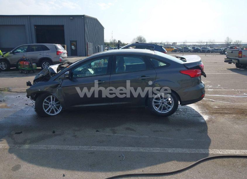 Photo 15 of 2016 Ford Focus SE (VIN 1FADP3F22GL350882)