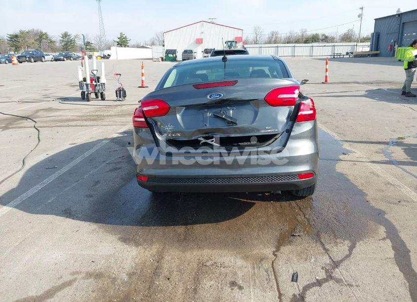 Photo 17 of 2016 Ford Focus SE (VIN 1FADP3F22GL350882)