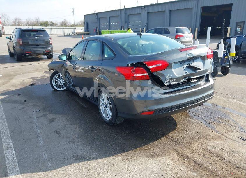 Photo 3 of 2016 Ford Focus SE (VIN 1FADP3F22GL350882)