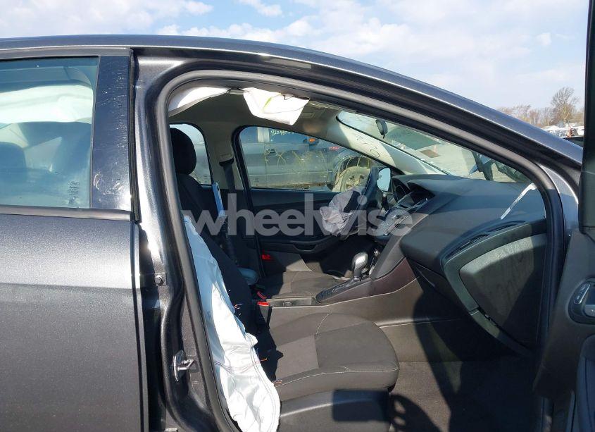 Photo 5 of 2016 Ford Focus SE (VIN 1FADP3F22GL350882)