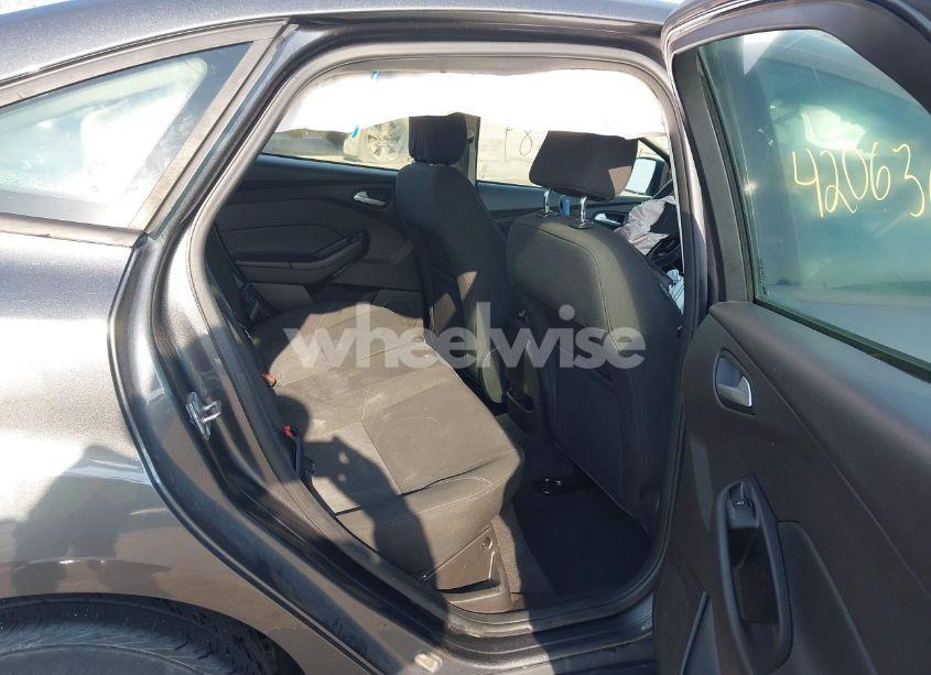 Photo 8 of 2016 Ford Focus SE (VIN 1FADP3F22GL350882)