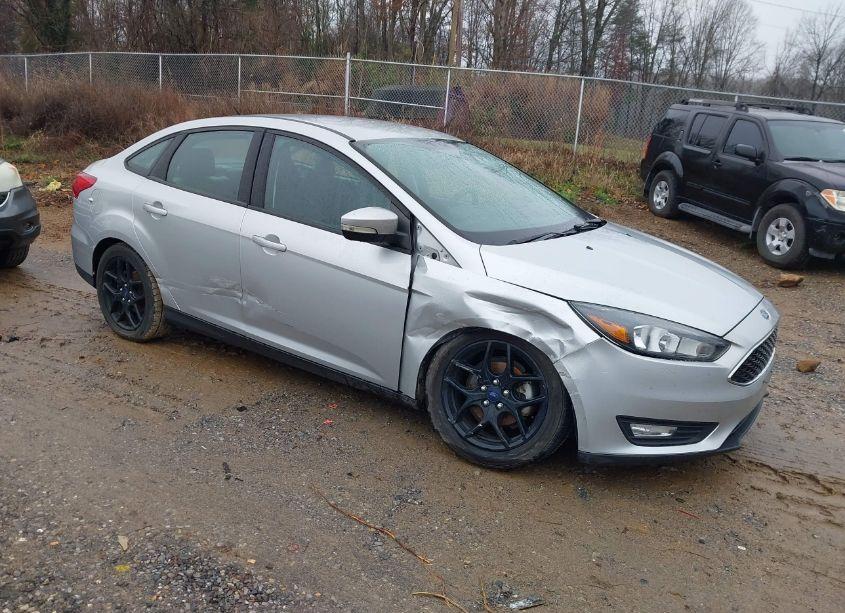 2016 Ford Focus SE (VIN 1FADP3F22GL354706) main photo