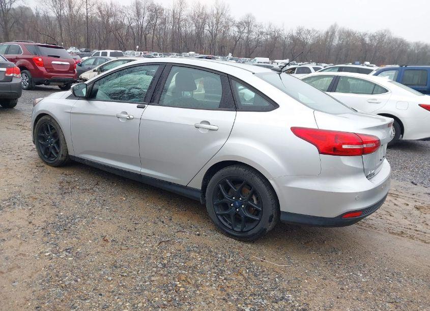 Photo 3 of 2016 Ford Focus SE (VIN 1FADP3F22GL354706)
