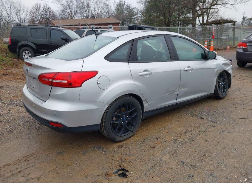Photo 4 of 2016 Ford Focus SE (VIN 1FADP3F22GL354706)