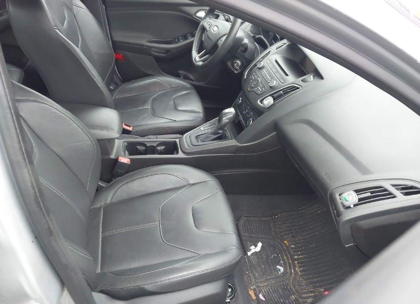 Photo 5 of 2016 Ford Focus SE (VIN 1FADP3F22GL354706)