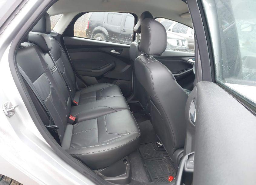 Photo 8 of 2016 Ford Focus SE (VIN 1FADP3F22GL354706)