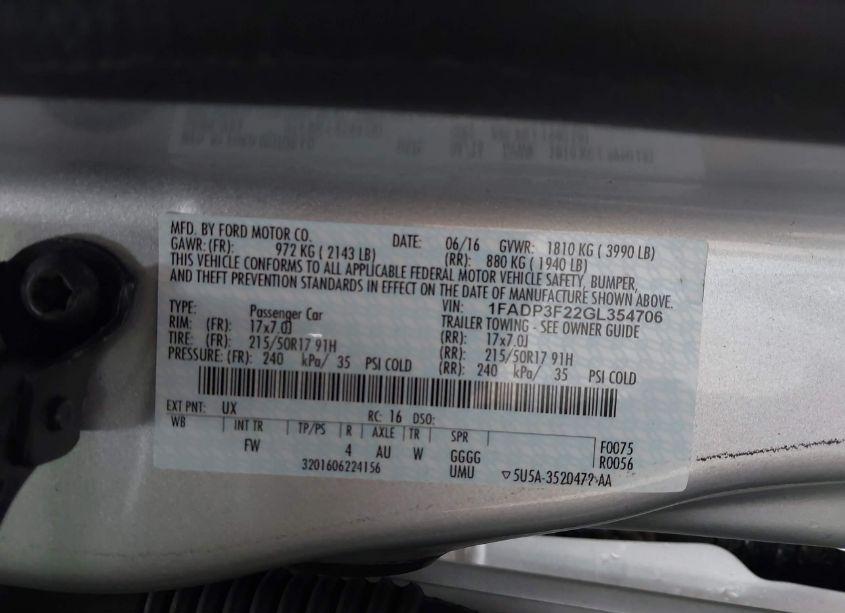 Photo 9 of 2016 Ford Focus SE (VIN 1FADP3F22GL354706)