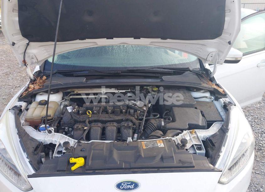 Photo 10 of 2016 Ford Focus SE (VIN 1FADP3F22GL355984)