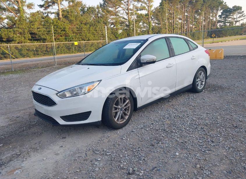 Photo 2 of 2016 Ford Focus SE (VIN 1FADP3F22GL355984)