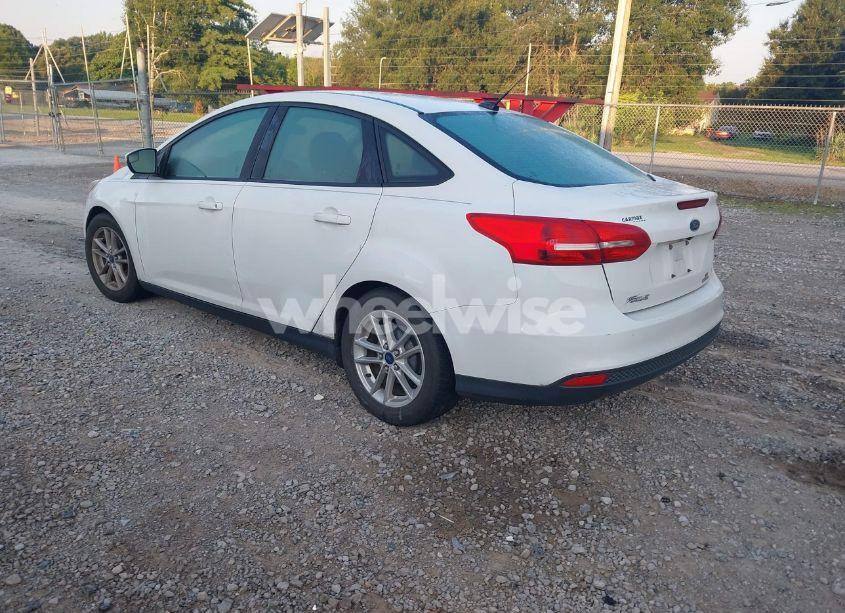 Photo 3 of 2016 Ford Focus SE (VIN 1FADP3F22GL355984)