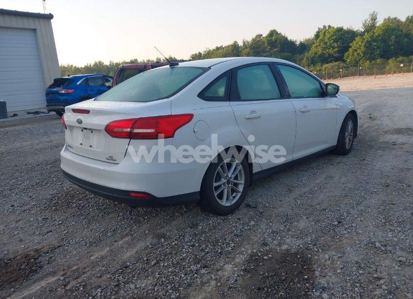 Photo 4 of 2016 Ford Focus SE (VIN 1FADP3F22GL355984)