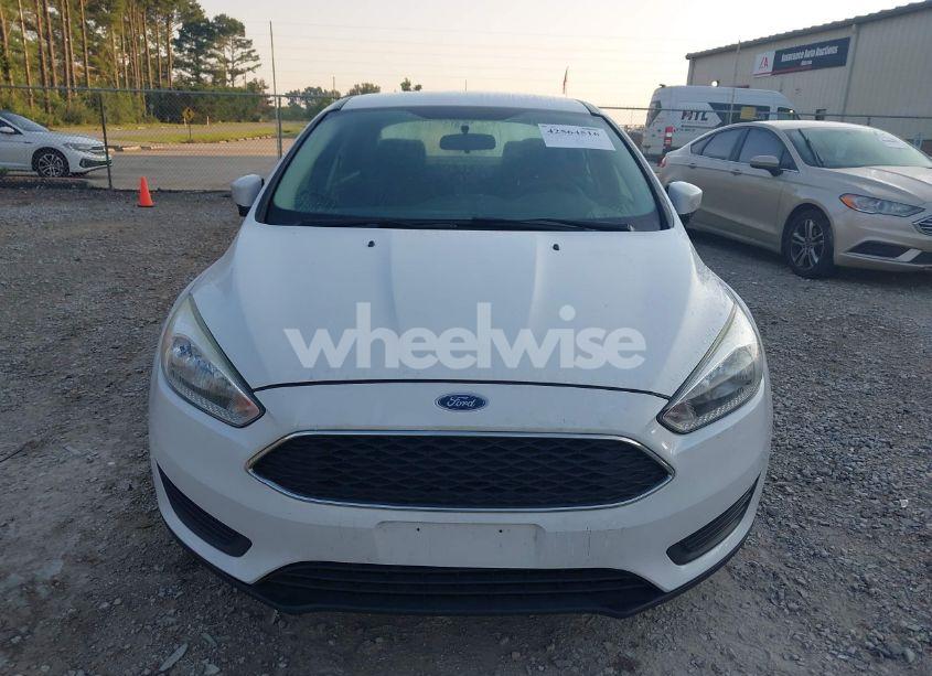 Photo 6 of 2016 Ford Focus SE (VIN 1FADP3F22GL355984)