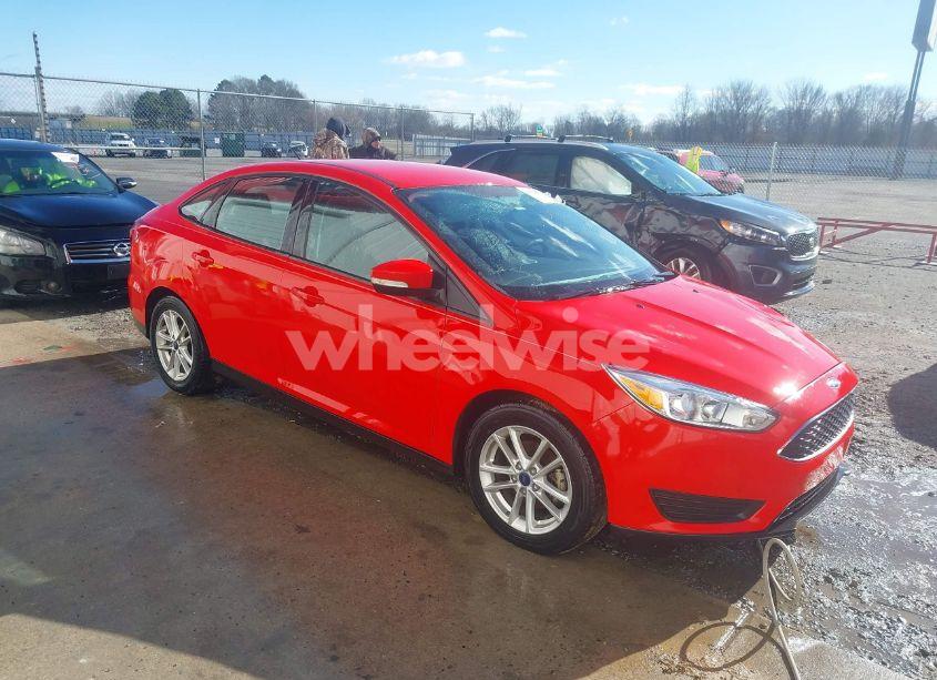 2016 Ford Focus SE (VIN 1FADP3F22GL360778) main photo