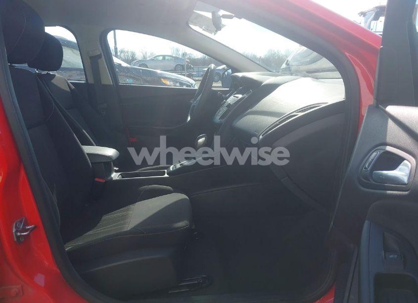 Photo 5 of 2016 Ford Focus SE (VIN 1FADP3F22GL360778)