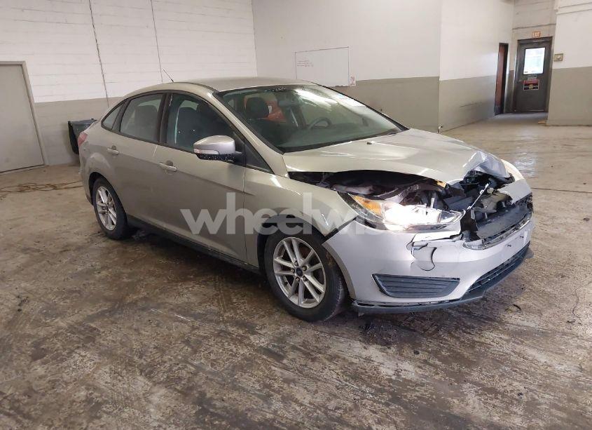 2016 Ford Focus SE (VIN 1FADP3F22GL373448) main photo