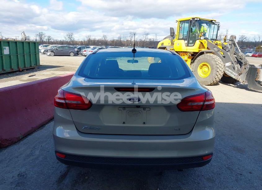 Photo 13 of 2016 Ford Focus SE (VIN 1FADP3F22GL373448)