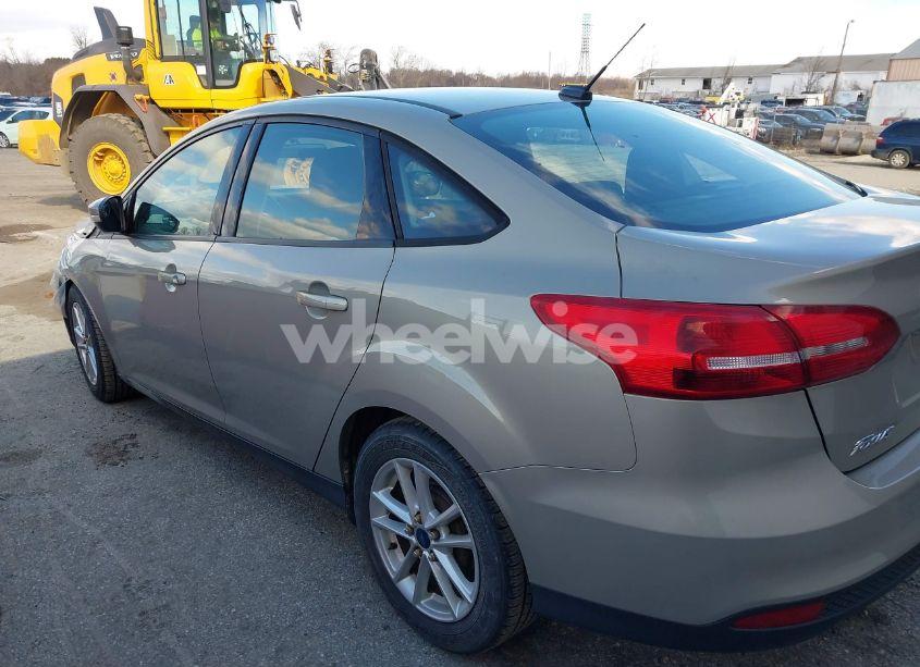 Photo 15 of 2016 Ford Focus SE (VIN 1FADP3F22GL373448)