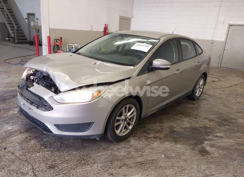 Photo 2 of 2016 Ford Focus SE (VIN 1FADP3F22GL373448)