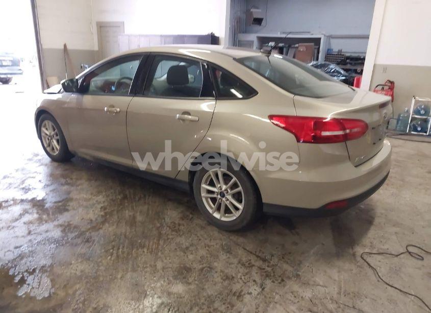 Photo 3 of 2016 Ford Focus SE (VIN 1FADP3F22GL373448)