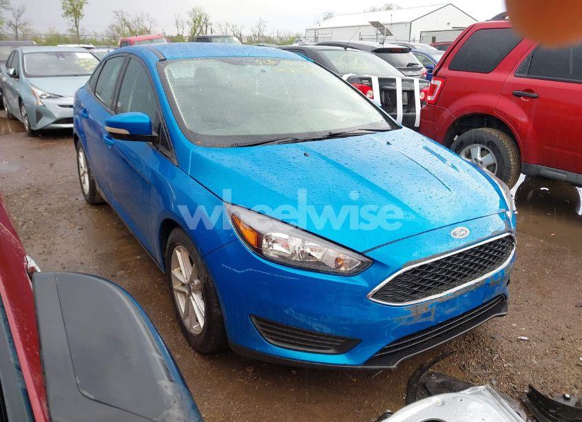 2016 Ford Focus SE (VIN 1FADP3F22GL394624) main photo