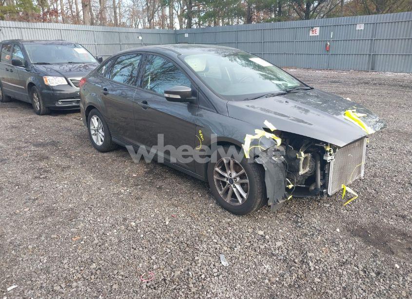 2017 Ford Focus SE (VIN 1FADP3F22HL201034) main photo