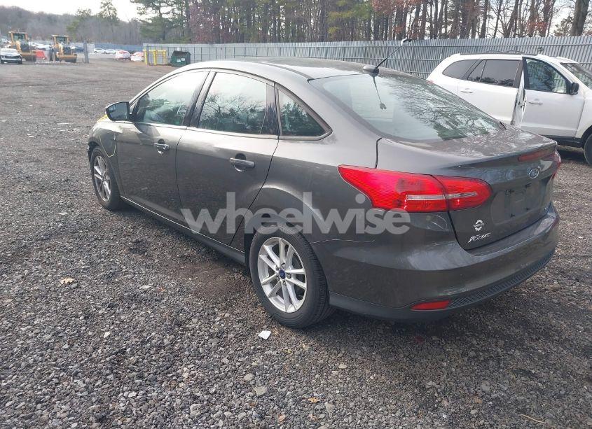 Photo 3 of 2017 Ford Focus SE (VIN 1FADP3F22HL201034)