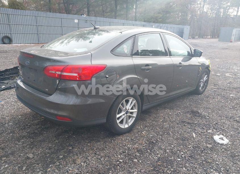 Photo 4 of 2017 Ford Focus SE (VIN 1FADP3F22HL201034)