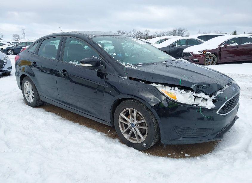 2017 Ford Focus SE (VIN 1FADP3F22HL202992) main photo