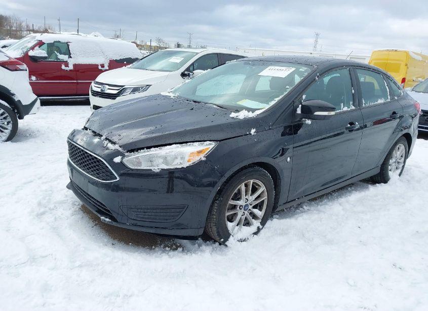 Photo 2 of 2017 Ford Focus SE (VIN 1FADP3F22HL202992)