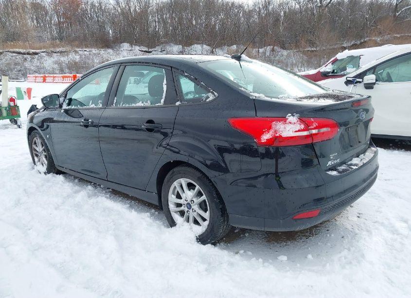 Photo 3 of 2017 Ford Focus SE (VIN 1FADP3F22HL202992)