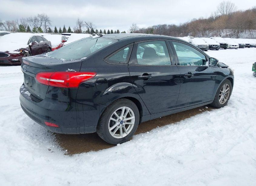 Photo 4 of 2017 Ford Focus SE (VIN 1FADP3F22HL202992)