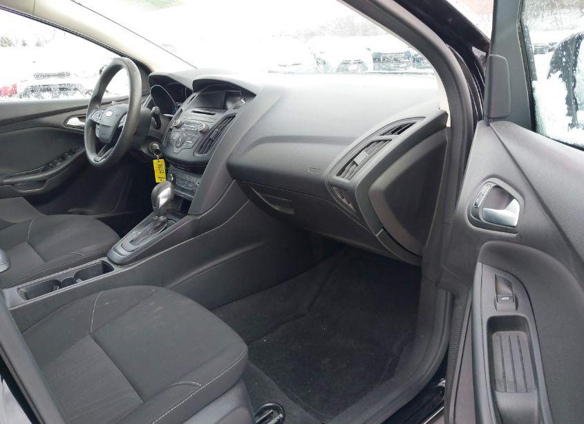 Photo 5 of 2017 Ford Focus SE (VIN 1FADP3F22HL202992)