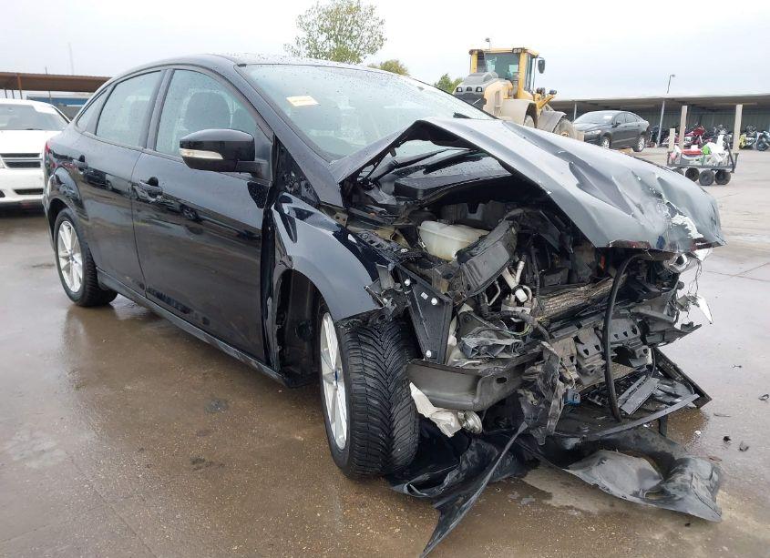 2017 Ford Focus SE (VIN 1FADP3F22HL229478) main photo