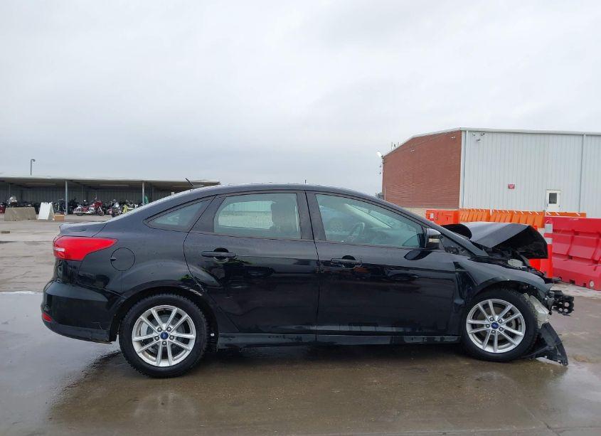 Photo 13 of 2017 Ford Focus SE (VIN 1FADP3F22HL229478)